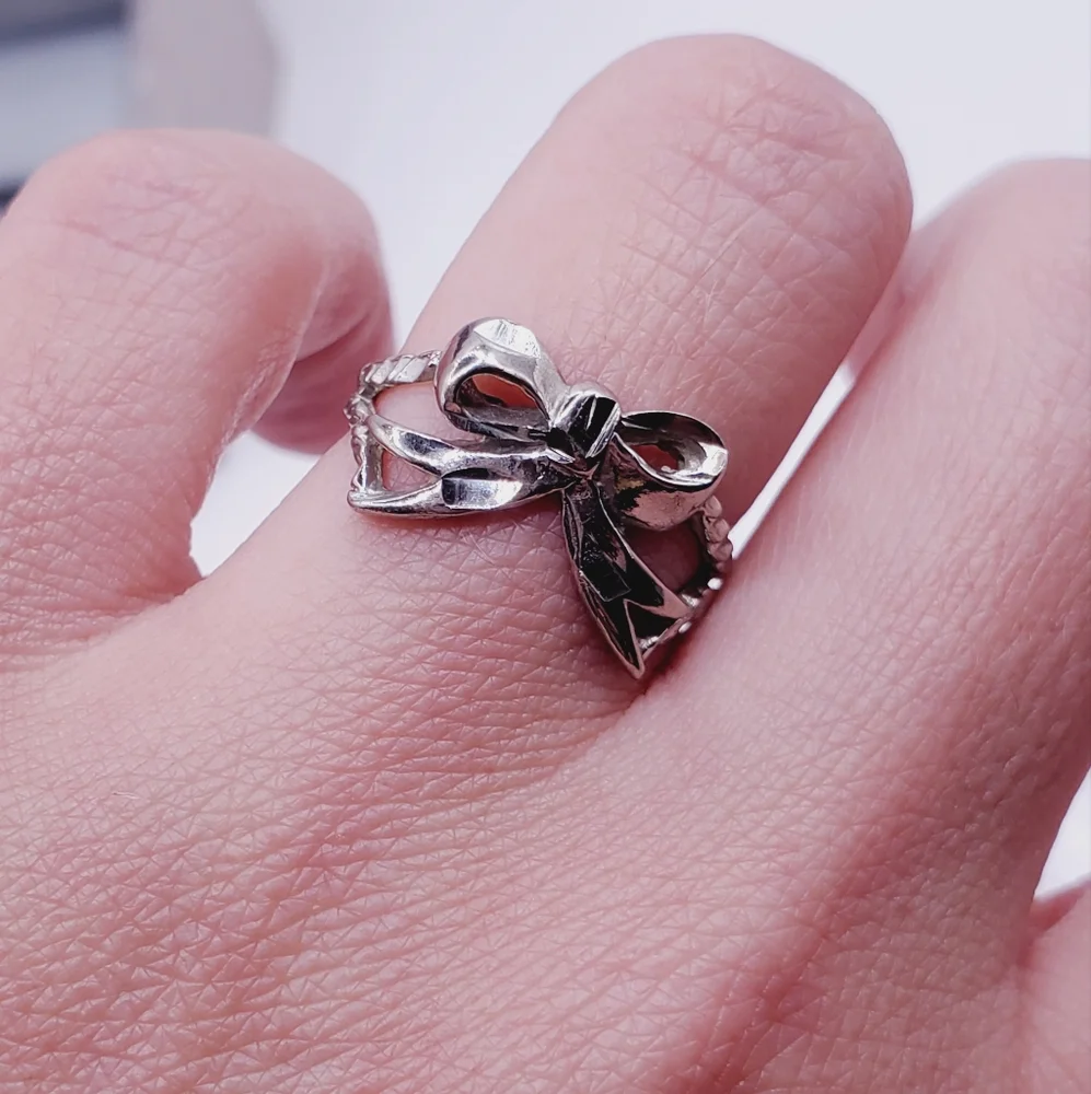 Silver Diamond Cut Vintage Bow Ring
